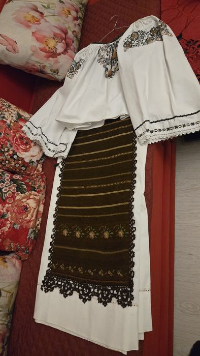 Costume populare  tradiționale vechi