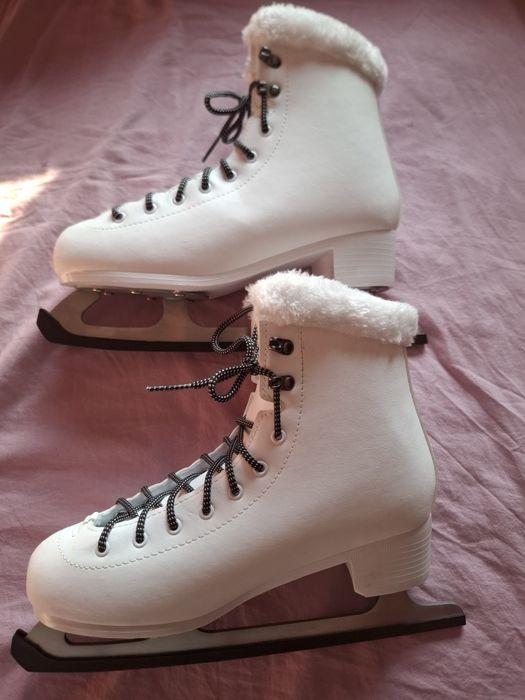 Кънки за лед.    .