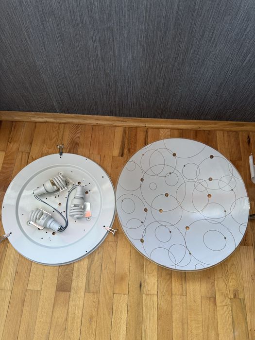 Полилеи и кръгла лампа за таван