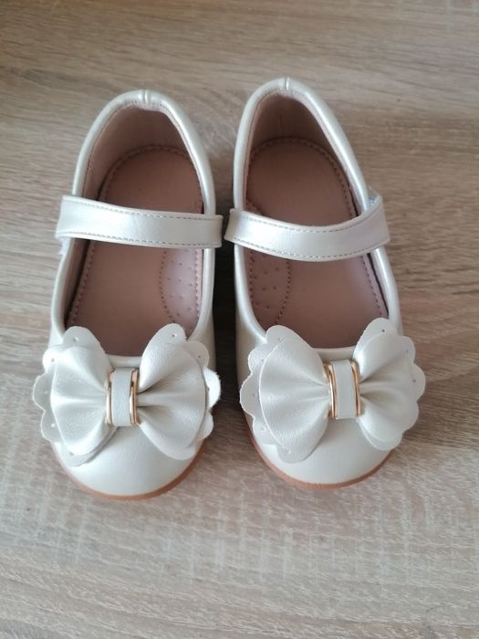 Vând pantofi fetiță, mărimea 22