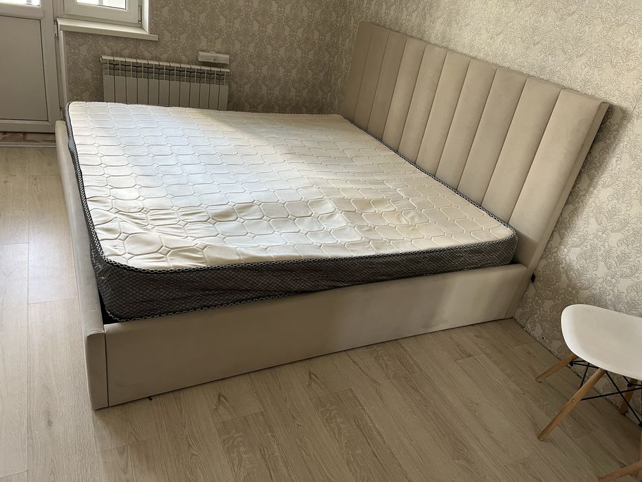 Кровать для спальни