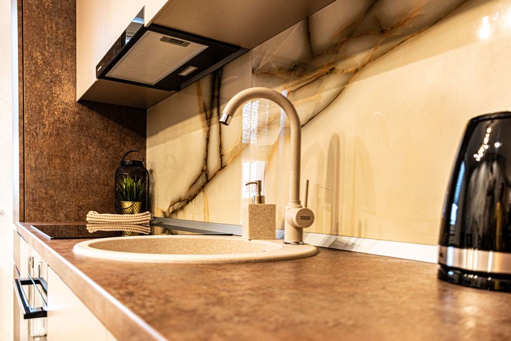 Proprietar închiriez apartament cu 2 camere vis a  vis de Mall Coresi