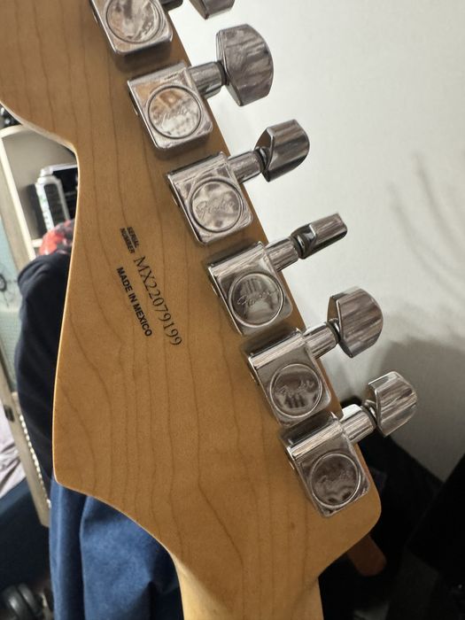 продам электрогитару fender stratocaster hss