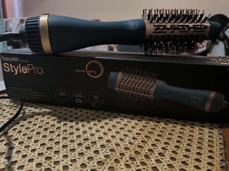 Изсушаваща и изправяща косата четка - Beurer