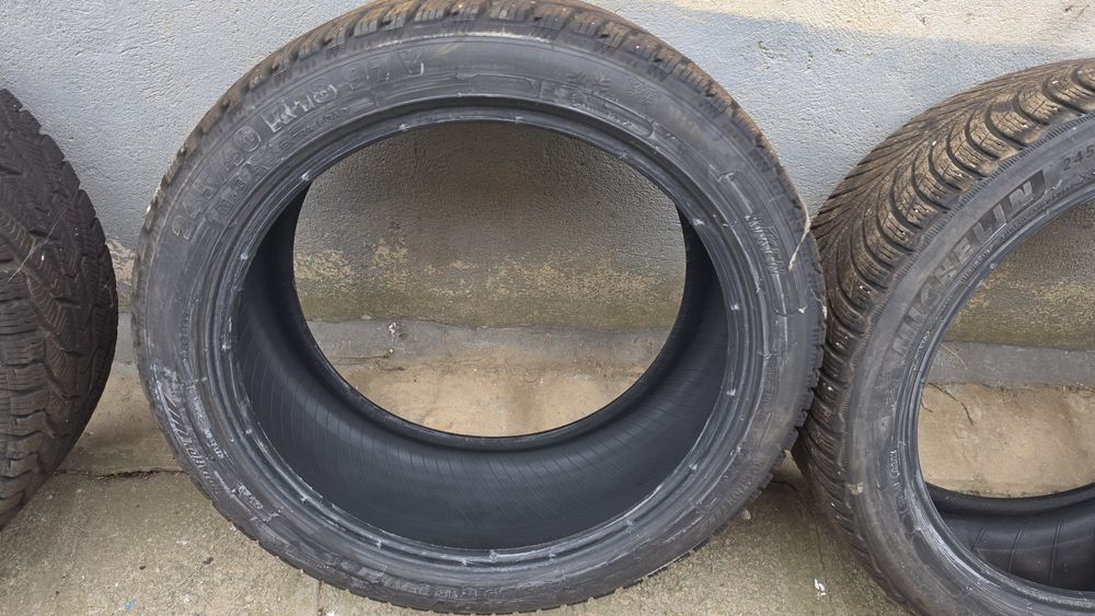 Гуми 245/40 R18.