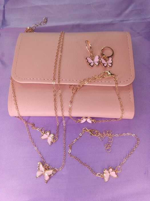 Дамско портмоне с комплект бижута