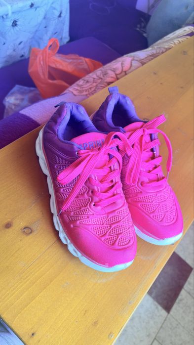 Дамски маратонки, номер 39!