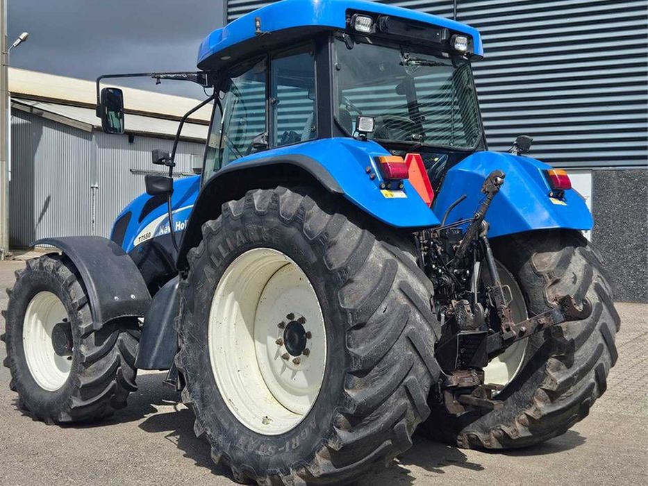 Колесный трактор New Holland T7550