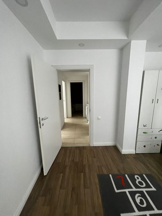 De Închiriat Apartament 3 camere in Cosmopolis