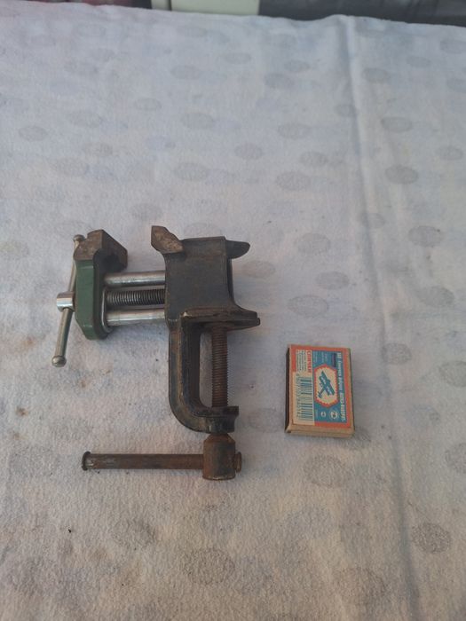 Тиски и наковальня .