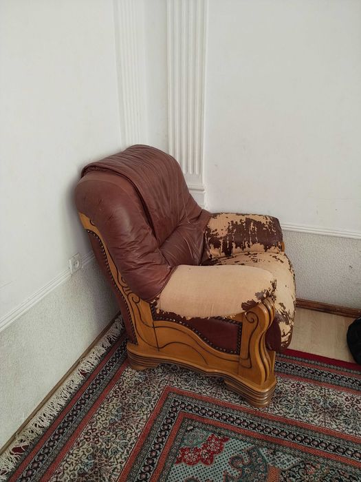 Продается кожаный диван кресло