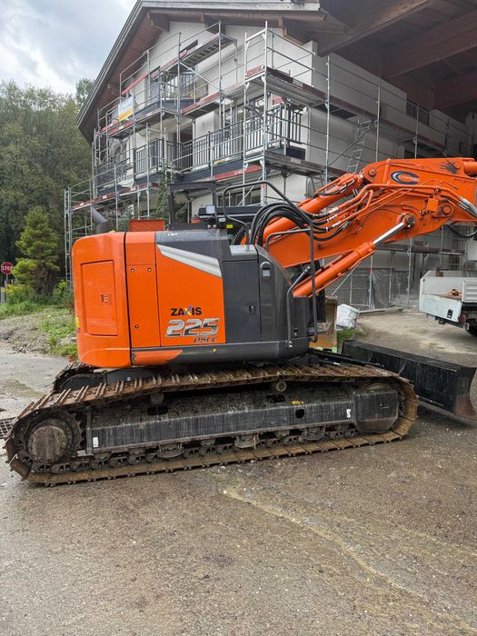 Excavator Hitachi 225USLC-7 + Procesor WOODY WH60-1