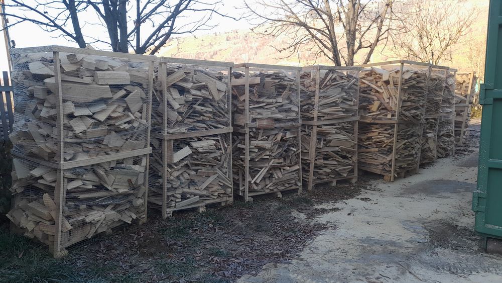 LEGATURI , RUMEGUS. Lemn de foc de brad si capete.