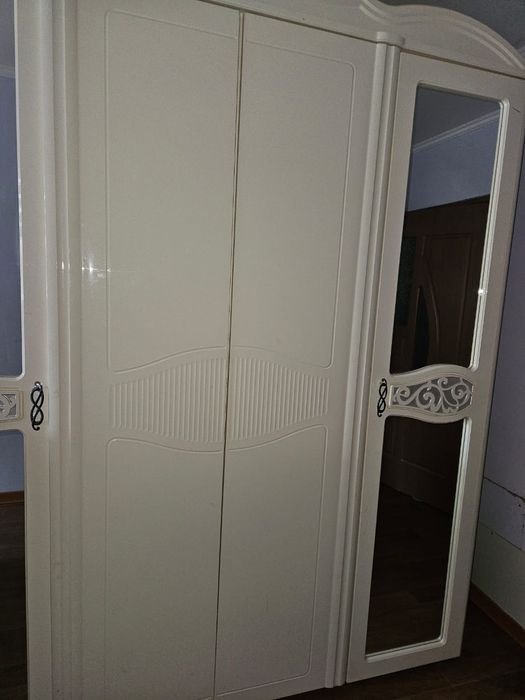 Продам спальный гарнитур