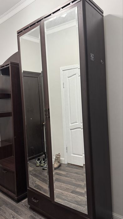 Продается шкаф в прихожую