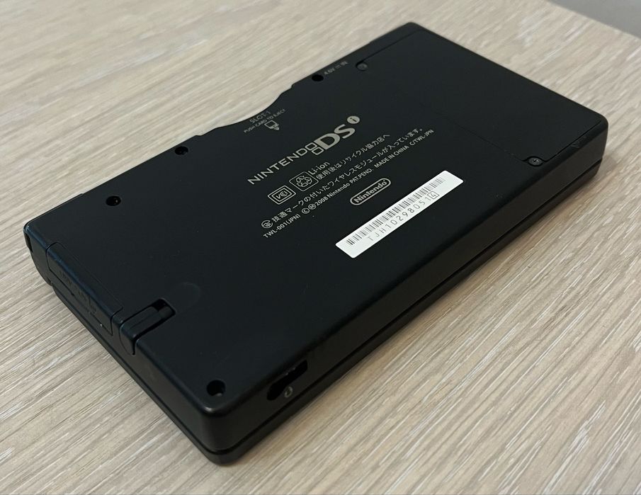 Nintendo DSi (черная)