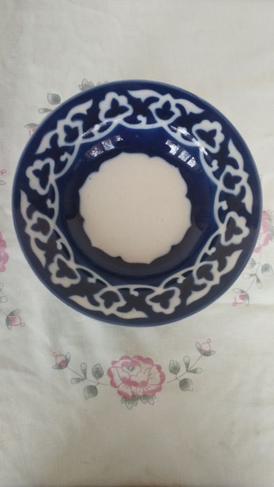 Продаются тарелки синие - 16 шт, красные - 4 шт в отличном состоянии