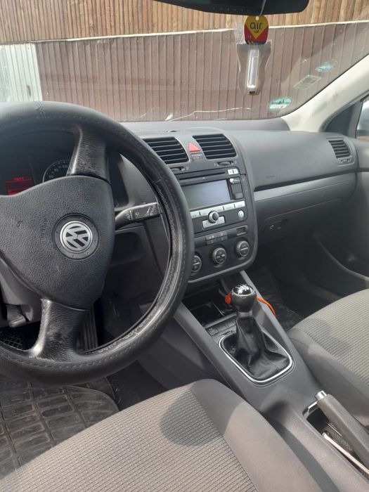 Golf 5 varianta break an 2006 motor 1.9,pret 1500€ negociabil