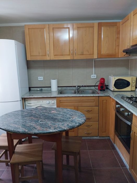 Vand apartament în Horezu