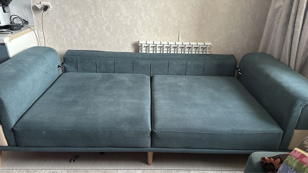 Продам диван с двумя креслами