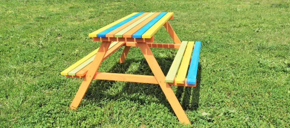 Masa copii cu banci, Lemn 100 x 100 x 65 cm, natural sau multicolor