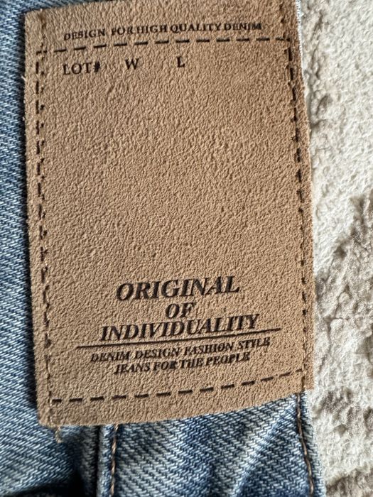 Новые стильные джинсы