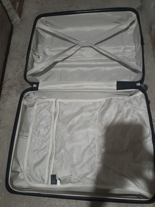 Голям  пътнически  куфар  aerolite с колелца