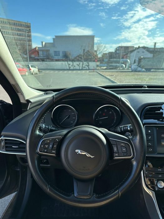 Vând/ schimb Jaguar XE