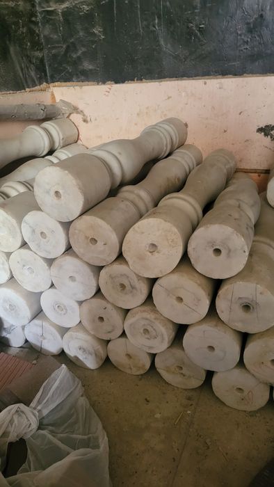 Мраморные балясины.