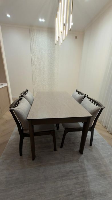 Стол срочно для гостинной