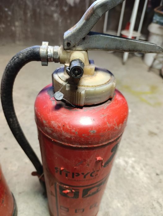 Пожарогасител -2 броя по 6 кг