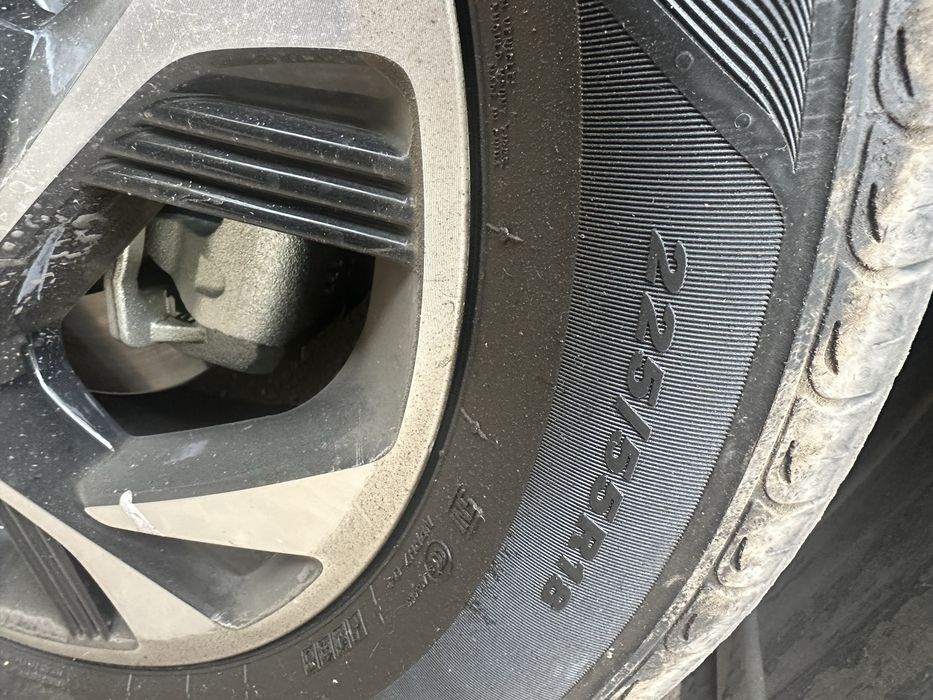 Резина 225/55R19 зимняя