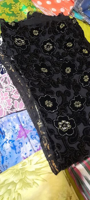 Продам отрезы тканей и платки