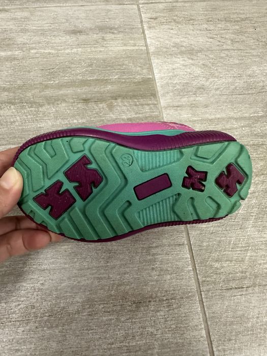 Продам зимние ботинки на девочку