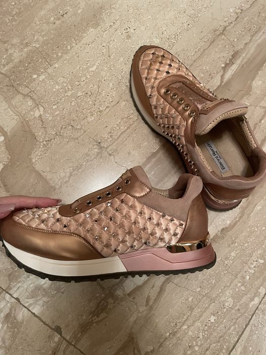 Обувки р розов цвят с капси