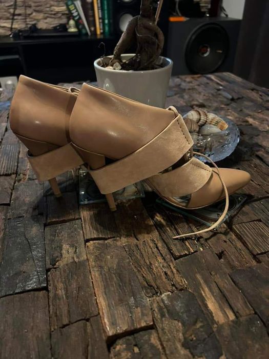 Alexander Wang шик в цвят nude