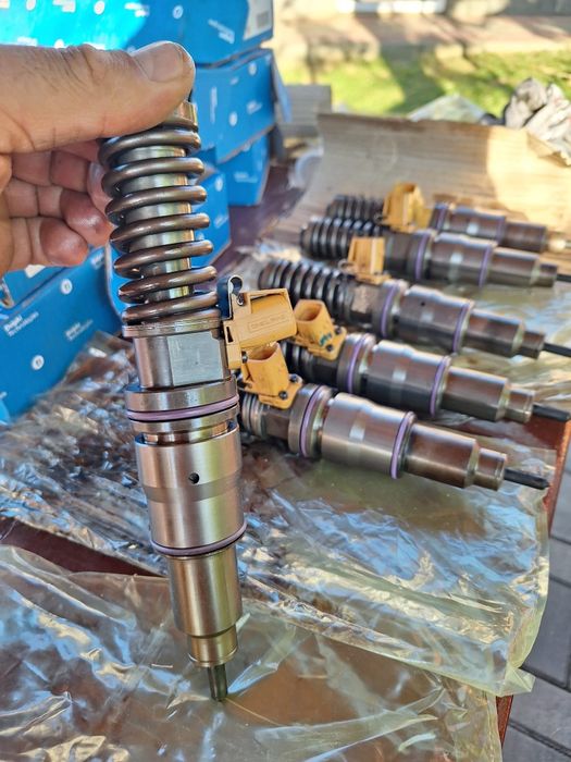 Vând injectoare Volvo