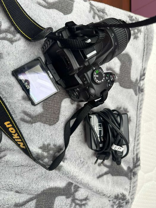 Aparat foto Nikon D5000 Obiectiv 18-55MM VR Cu baterie si incarcator