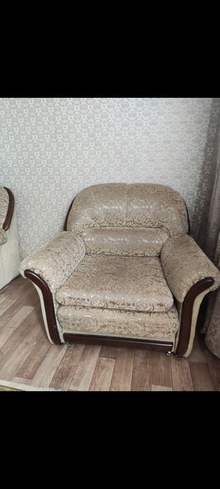 Продам кресло,диван  в хорошем состоянии.