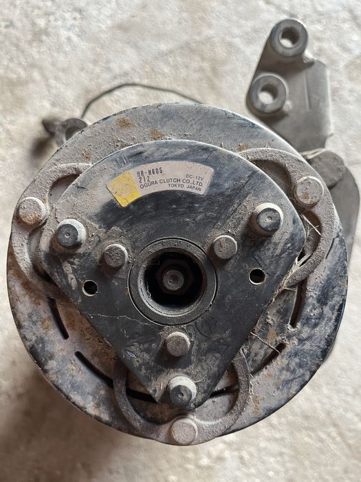 Компрессор кондиционера  автомобильный