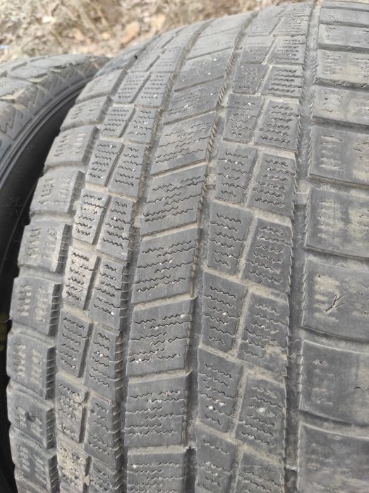 Продам зимнюю резину.