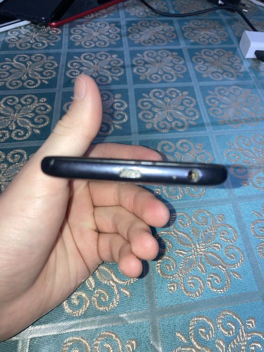 Продам Samsung (б/у, нерабочий экран)