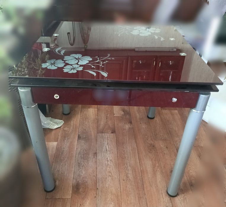 Стол стеклянный раздвижной
