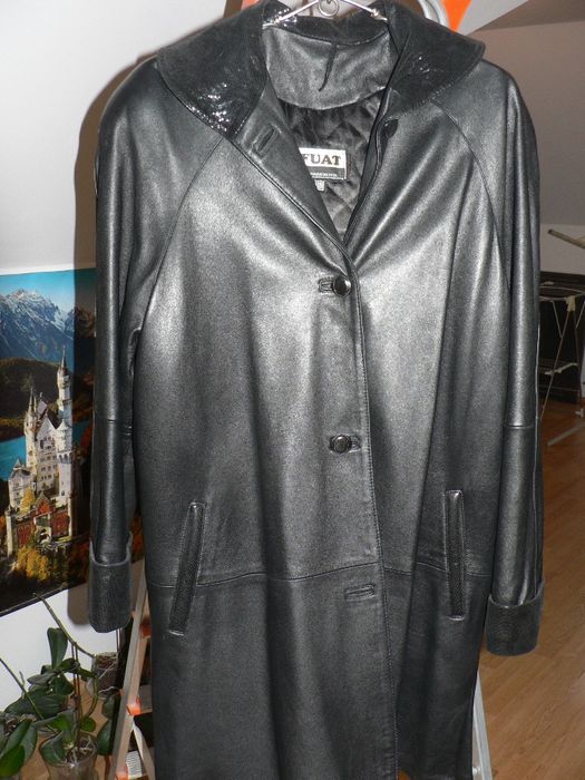 Haina piele , culoare neagra