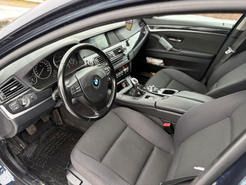 Bmw seria 5 F11 520d 184cp an 2011 Accept și schimburi