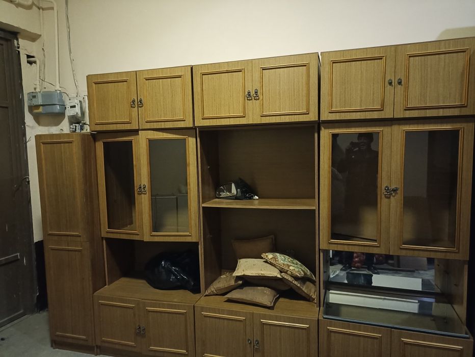 Stenka va yumshoq mebellar sotiladi.