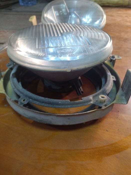 Здравствуйте! Продаю фары hella Германия . Фары оригинал.  W Т3