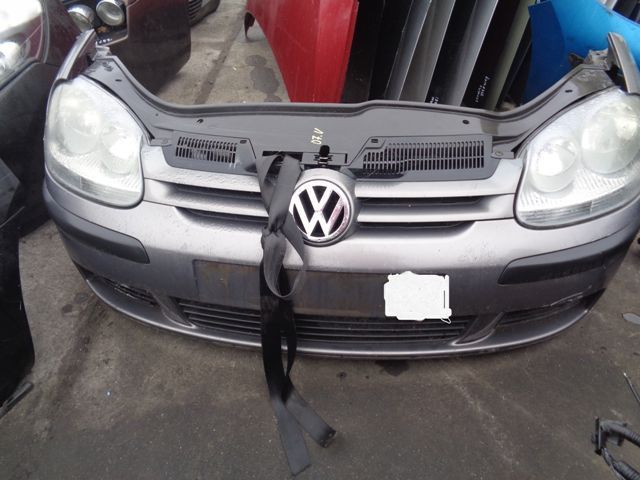 Vand bara fata golf5 din 2006 cu oglinzi si cu faruri