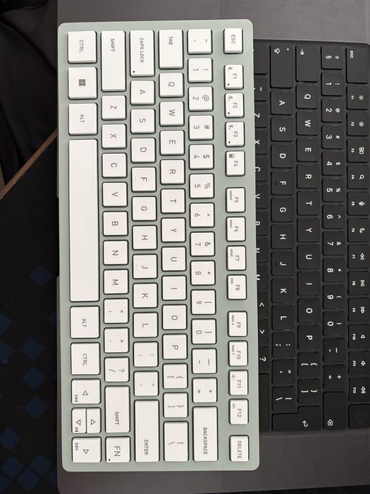 Tastatura compacta Cherry kw7100 mini BT