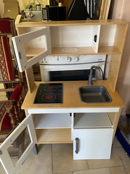 Продавам детска кухня